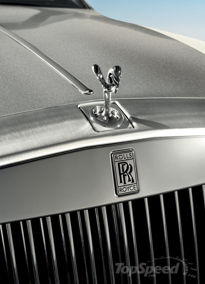 Những chiếc Phantom Drophead Coupe đặc biệt này được xây dựng từ chiếc Phantom Series II mà Rolls-Royce ra mắt tại Geneva Motor Show 2012.
